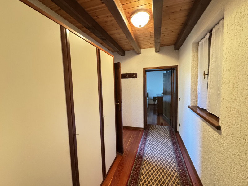 Nel cuore dei colli di Cordignano, AMPIO E TRNAQUILLO CASALE, immerso nel verde e nella pace. La ...