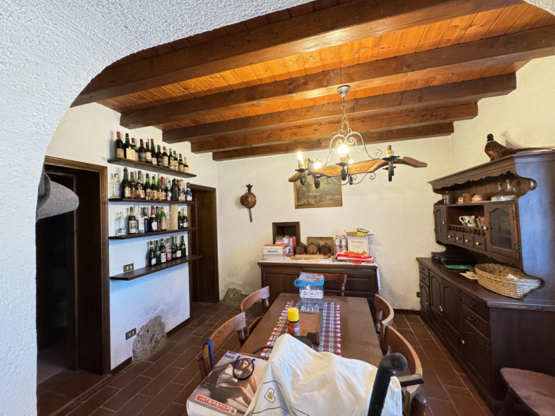 Nel cuore dei colli di Cordignano, AMPIO E TRNAQUILLO CASALE, immerso nel verde e nella pace. La ...