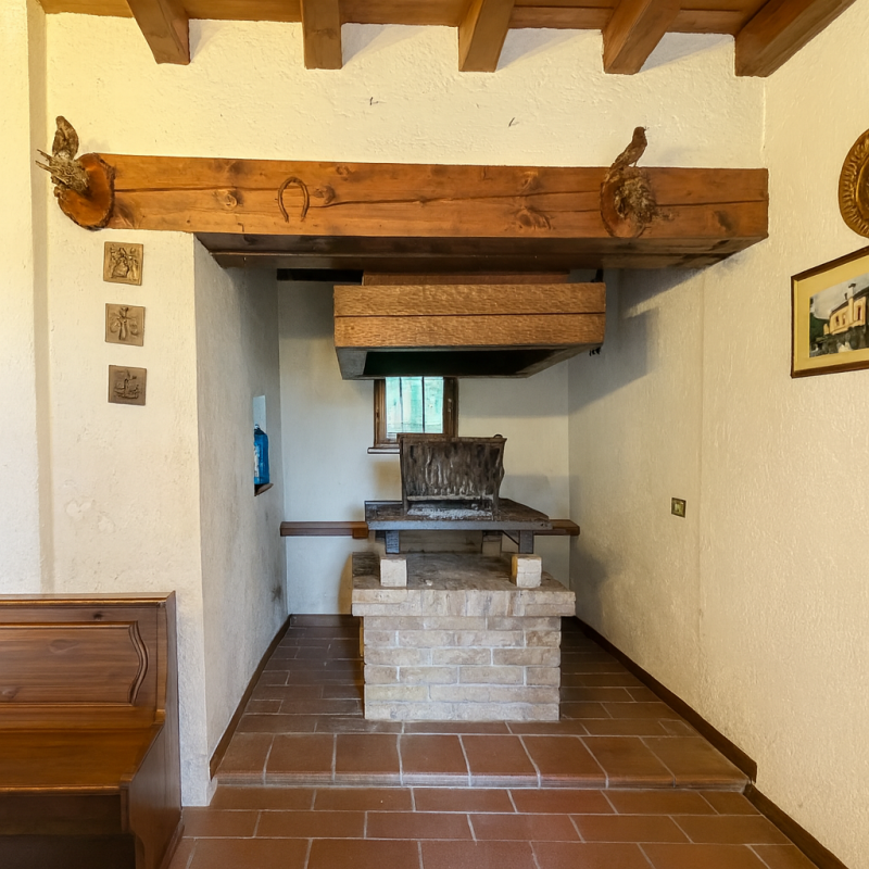 Nel cuore dei colli di Cordignano, AMPIO E TRNAQUILLO CASALE, immerso nel verde e nella pace. La ...