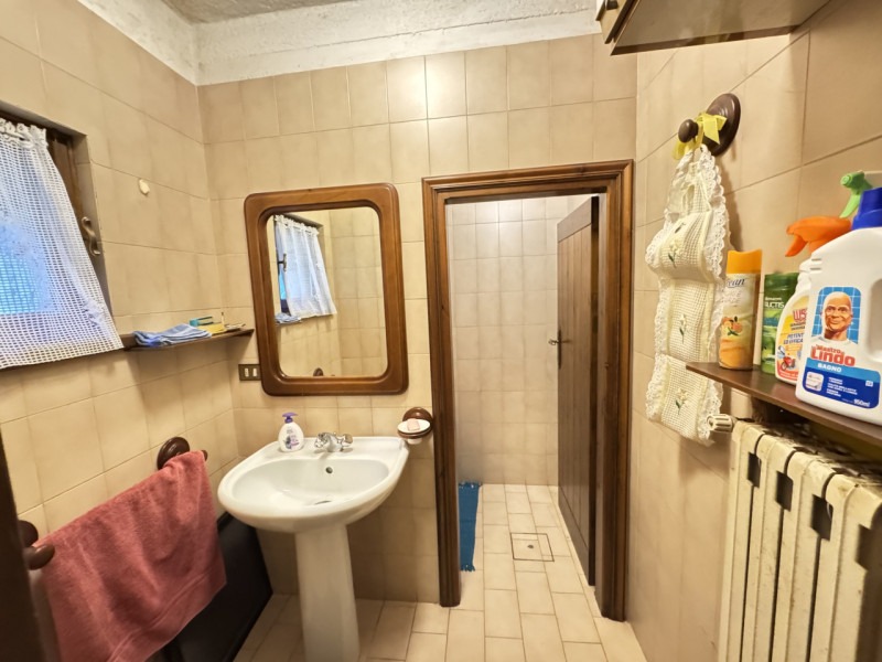 Nel cuore dei colli di Cordignano, AMPIO E TRNAQUILLO CASALE, immerso nel verde e nella pace. La ...