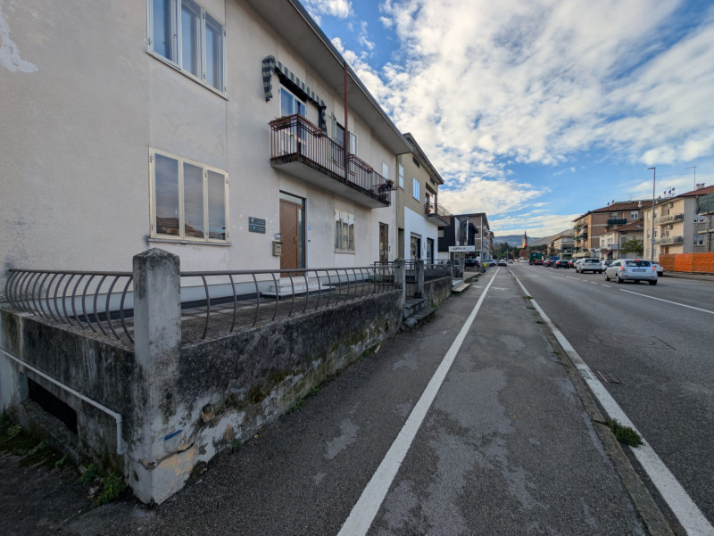 BOZZAAAAA NOPN GIRARE  SCHIO - SS. Trinità - Casa indipendente composta da due appartamenti oltre...