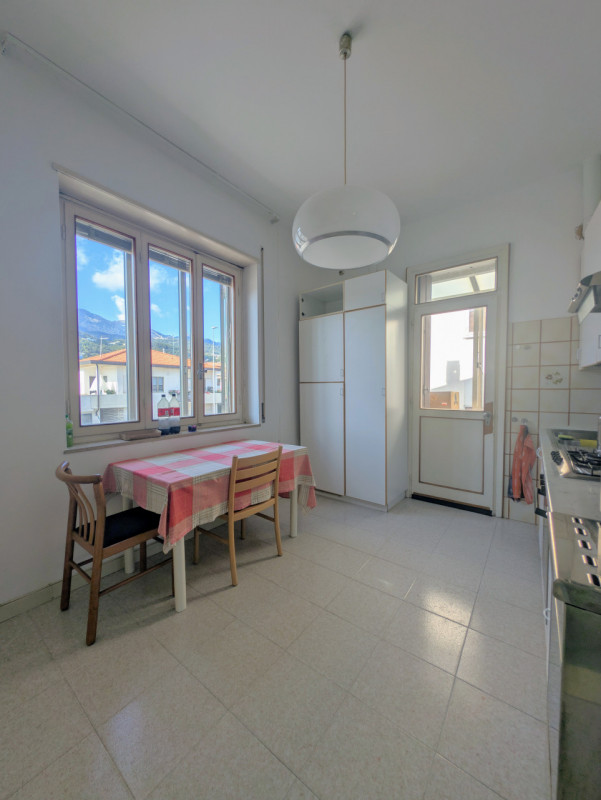 BOZZAAAAA NOPN GIRARE  SCHIO - SS. Trinità - Casa indipendente composta da due appartamenti oltre...