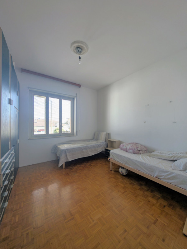 BOZZAAAAA NOPN GIRARE  SCHIO - SS. Trinità - Casa indipendente composta da due appartamenti oltre...