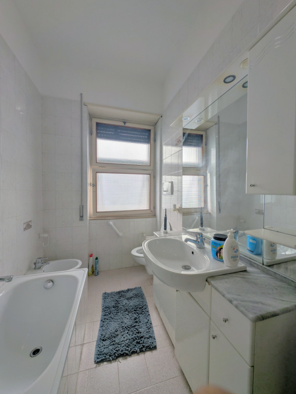 BOZZAAAAA NOPN GIRARE  SCHIO - SS. Trinità - Casa indipendente composta da due appartamenti oltre...