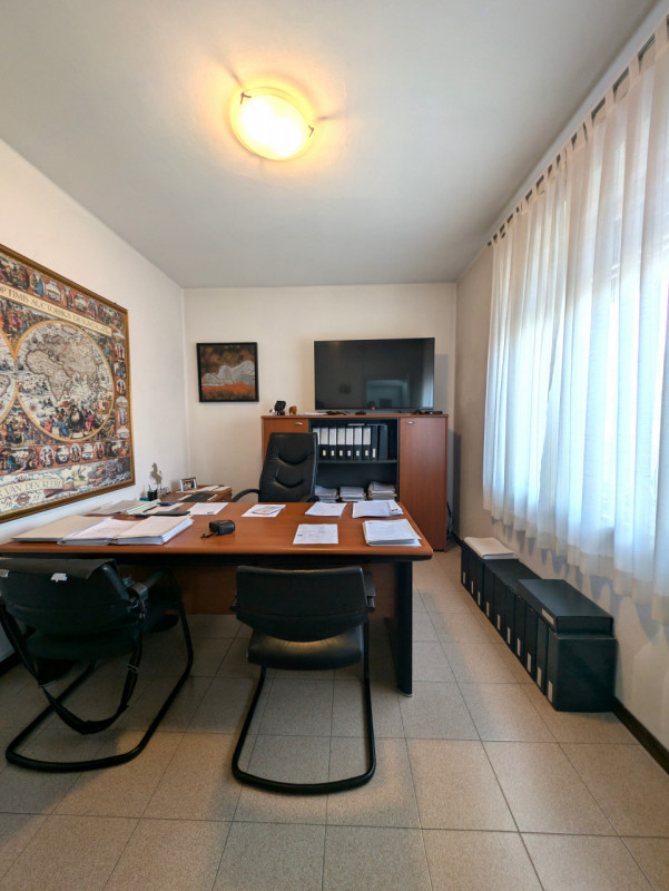 BOZZAAAAA NOPN GIRARE  SCHIO - SS. Trinità - Casa indipendente composta da due appartamenti oltre...