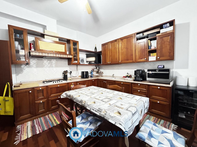 Immobile in esclusiva al Gruppo Padova MLS
Scopri questa affascinante bifamiliare situata nel cuo...