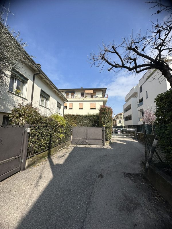 Zona Facciolati disponibile locazione a studentessa stanza matrimoniale in condivisione con altra...