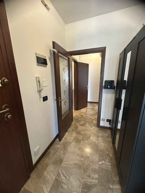 Zona Facciolati disponibile locazione a studentessa stanza matrimoniale in condivisione con altra...