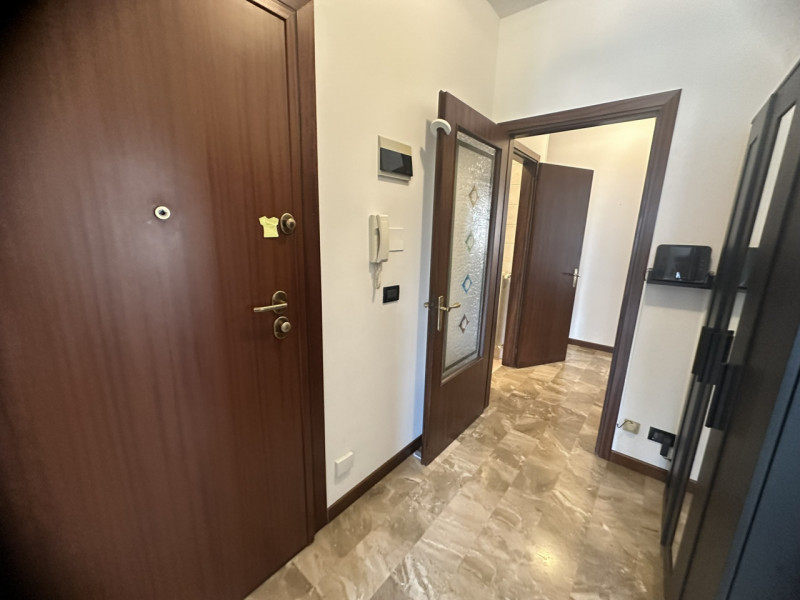 Zona Facciolati disponibile locazione a studentessa stanza matrimoniale in condivisione con altra...