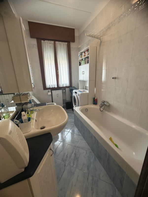 Zona Facciolati disponibile locazione a studentessa stanza matrimoniale in condivisione con altra...