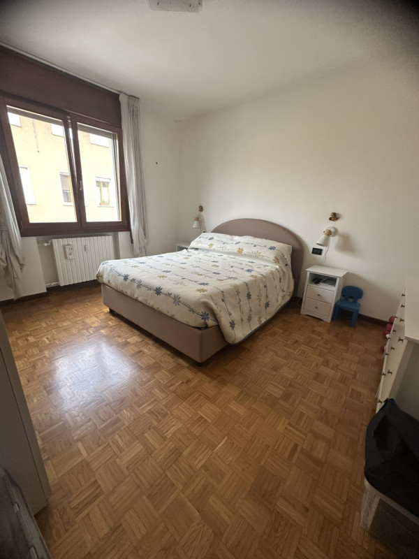 Zona Facciolati disponibile locazione a studentessa stanza matrimoniale in condivisione con altra...