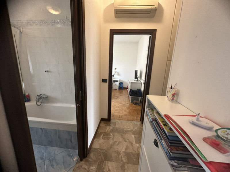 Zona Facciolati disponibile locazione a studentessa stanza matrimoniale in condivisione con altra...