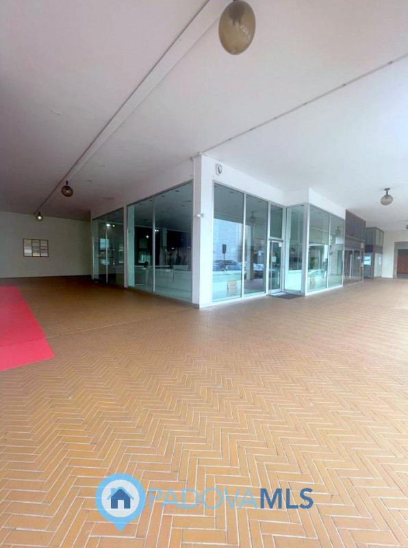 Immobile in esclusiva al Gruppo Padova MLS

Adiacente alla zona pedonale, in ottima posizione di ...