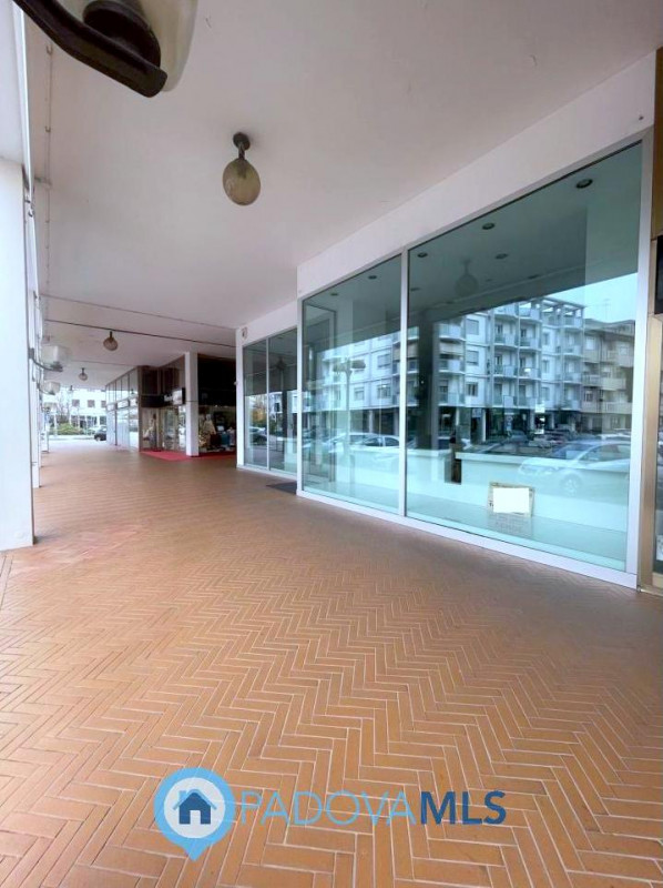 Immobile in esclusiva al Gruppo Padova MLS

Adiacente alla zona pedonale, in ottima posizione di ...