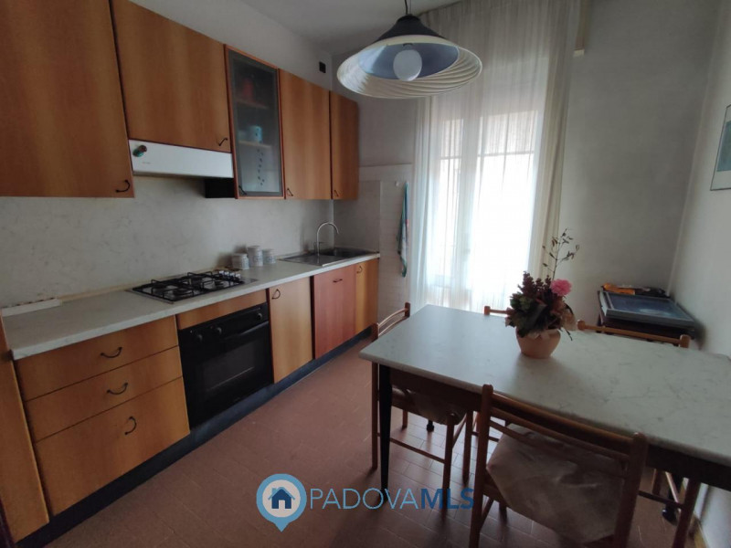 Immobile in esclusiva al Gruppo Padova MLS
Proponiamo in vendita un immobile residenziale di circ...