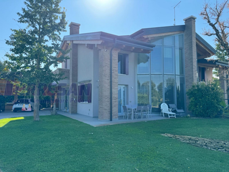 BAGNOLI DI SOPRA: 
Una posizione ideale per chi cerca silenzio e verde
Ciò che si fa amare partic...