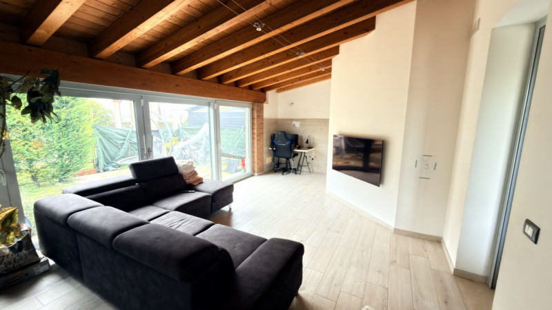 BAGNOLI DI SOPRA: 
Una posizione ideale per chi cerca silenzio e verde
Ciò che si fa amare partic...