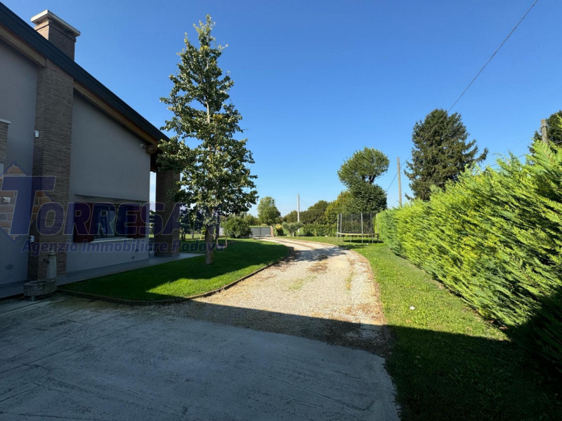 BAGNOLI DI SOPRA: 
Una posizione ideale per chi cerca silenzio e verde
Ciò che si fa amare partic...