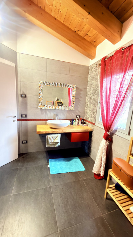 BAGNOLI DI SOPRA: 
Una posizione ideale per chi cerca silenzio e verde
Ciò che si fa amare partic...