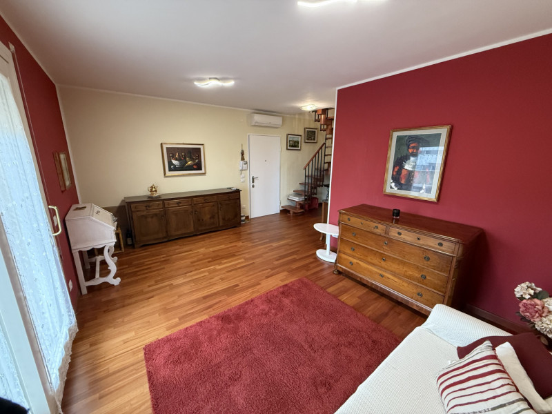 SOLO LAVORATORI REFERENZIATI CONTRATTO DI 1 ANNO Pianiga: Costruzione del 2013 appartamento duple...