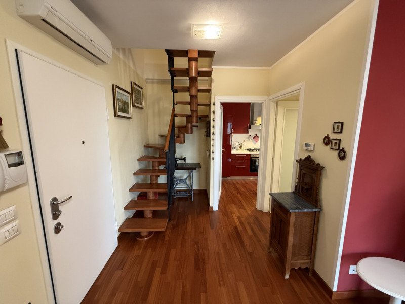 SOLO LAVORATORI REFERENZIATI CONTRATTO DI 1 ANNO Pianiga: Costruzione del 2013 appartamento duple...