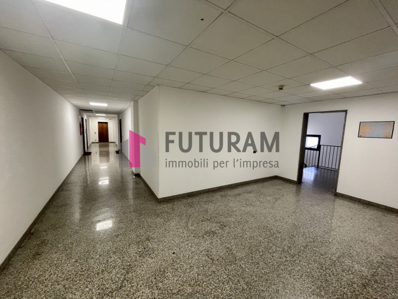 RIF: 104NM - PADOVA EST - PER INFO 340 335 8378 - 0444/310220

propongo in affitto un ufficio di ...