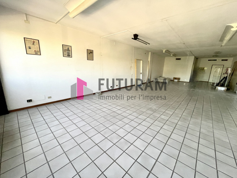 RIF: 104NM - PADOVA EST - PER INFO 340 335 8378 - 0444/310220

propongo in affitto un ufficio di ...