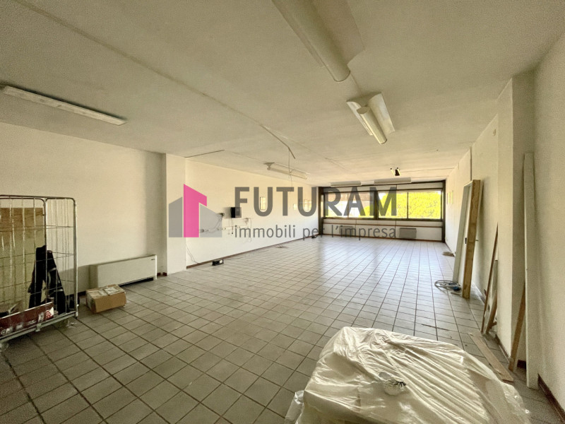 RIF: 104NM - PADOVA EST - PER INFO 340 335 8378 - 0444/310220

propongo in affitto un ufficio di ...