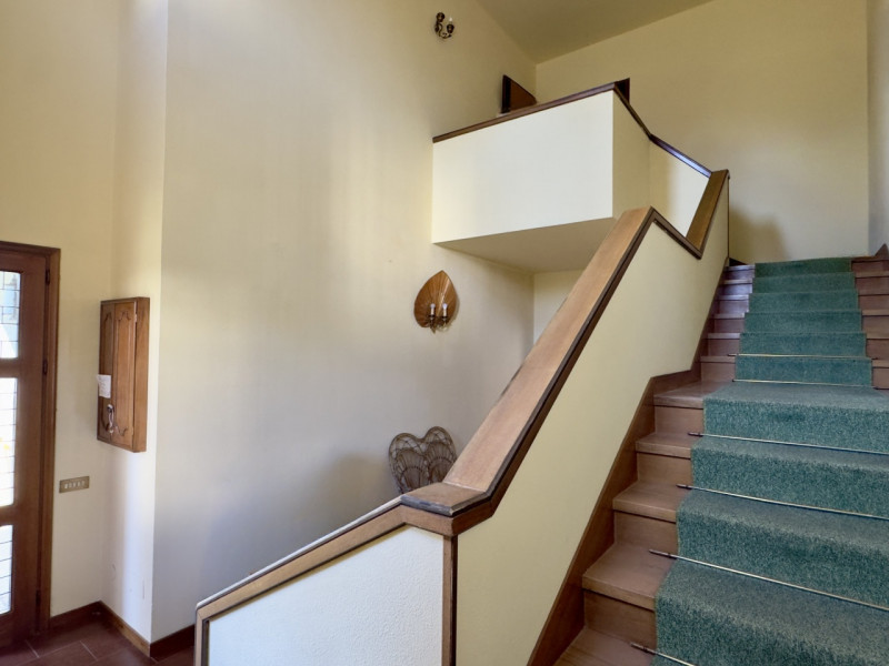 In pieno quartiere residenziale di Caselle di Selvazzano, nella zona delle “Sante”, proponiamo in...