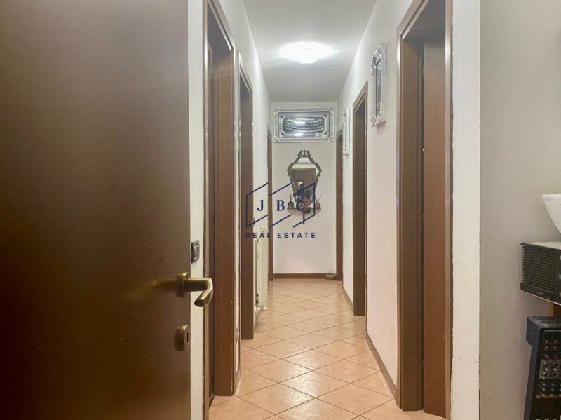 ODERZO (TV)
A Piavon di Oderzo presentiamo uno spazioso quadrilocale, immerso nella tranquillità,...