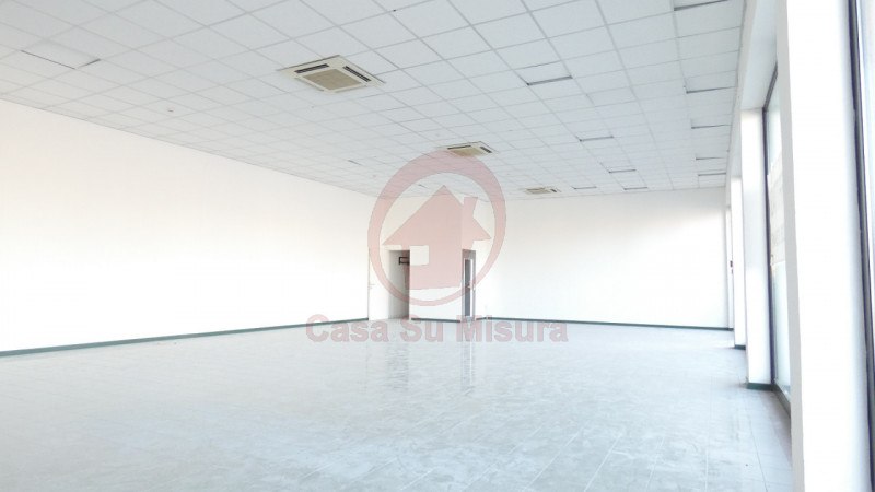 GRANTORTO rif. C110: Casa su Misura ha il piacere di proporVi in affitto negozio fronte strada co...