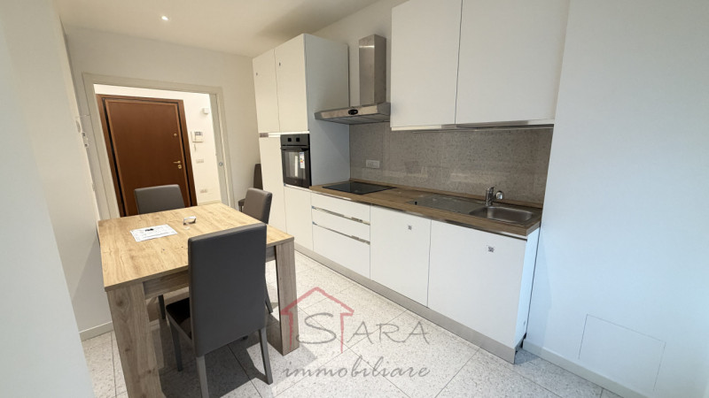 PADOVA – LARGO EUROPA

VIDEO COMPLETO NELL'ANNUNCIO 

AFFITTASI in appartamento al piano alto 

S...