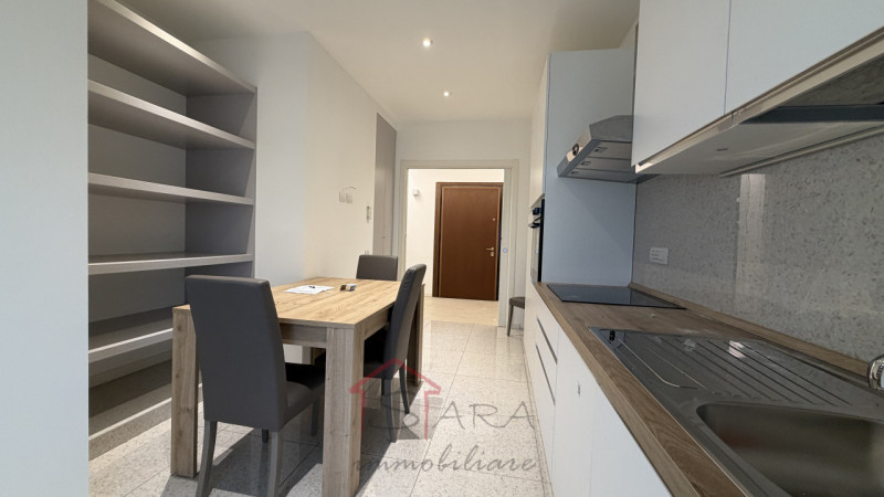 PADOVA – LARGO EUROPA

VIDEO COMPLETO NELL'ANNUNCIO 

AFFITTASI in appartamento al piano alto 

S...