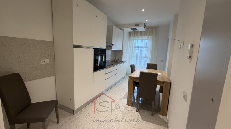 PADOVA – LARGO EUROPA

VIDEO COMPLETO NELL'ANNUNCIO 

AFFITTASI in appartamento al piano alto 

S...