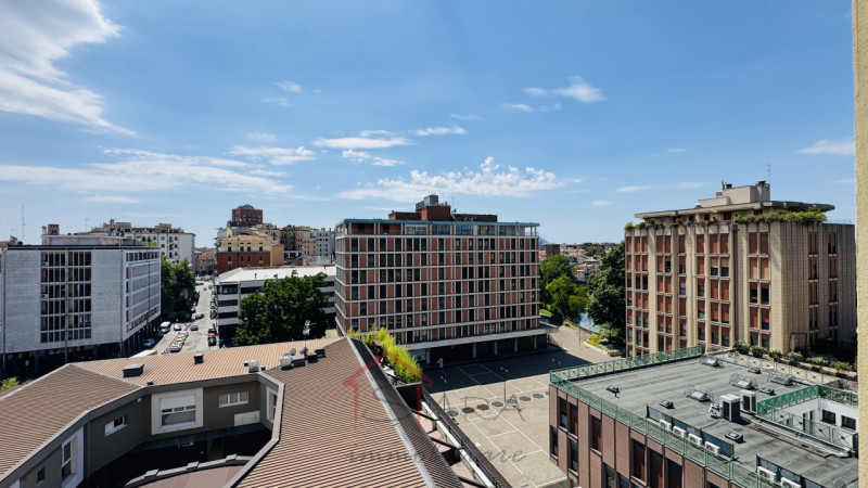 PADOVA – LARGO EUROPA

VIDEO COMPLETO NELL'ANNUNCIO 

AFFITTASI in appartamento al piano alto 

S...