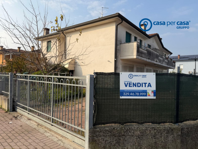 APPROVATO GRUPPO CASA PER CASA: VALUTATO, CONTROLLATO, GESTITO IN ESCLUSIVA!

ZONA:
L’immobile è ...