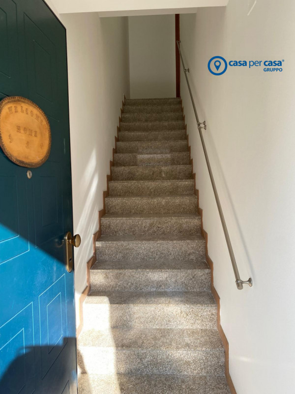 APPROVATO GRUPPO CASA PER CASA: VALUTATO, CONTROLLATO, GESTITO IN ESCLUSIVA!

ZONA:
L’immobile è ...