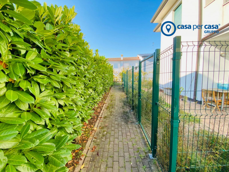 APPROVATO GRUPPO CASA PER CASA: VALUTATO, CONTROLLATO, GESTITO IN ESCLUSIVA!

ZONA:
L’immobile è ...