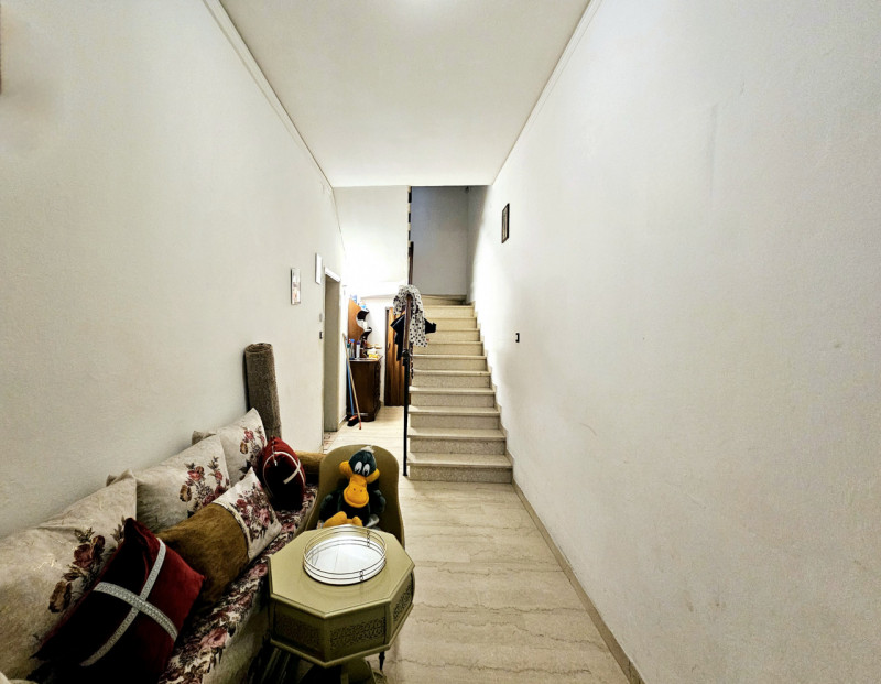 Proponiamo in vendita in centro a Ospedaletto Euganeo, compendio immobiliare composto da abitazio...