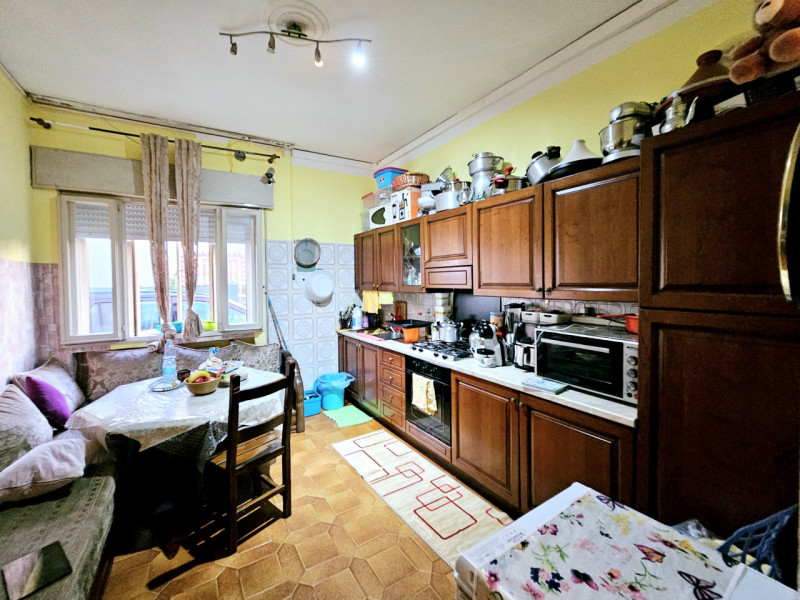 Proponiamo in vendita in centro a Ospedaletto Euganeo, compendio immobiliare composto da abitazio...