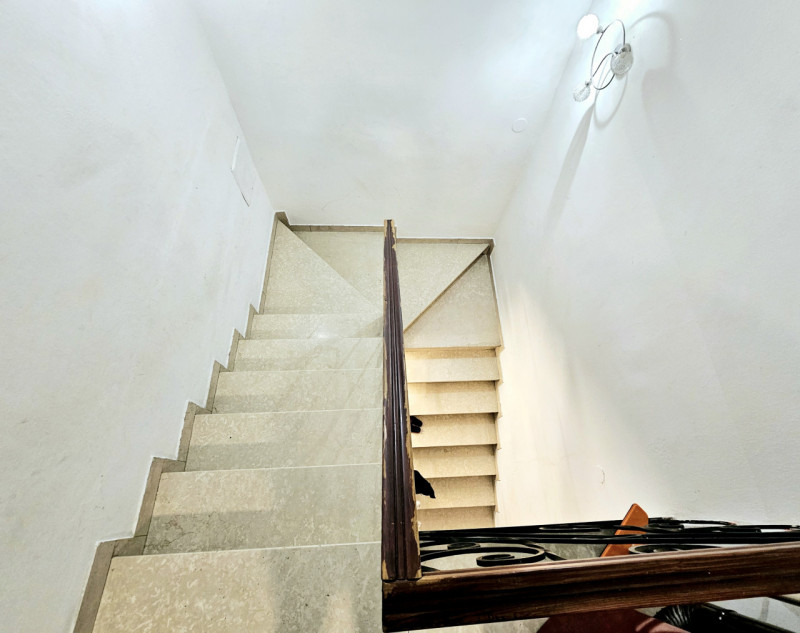 Proponiamo in vendita in centro a Ospedaletto Euganeo, compendio immobiliare composto da abitazio...