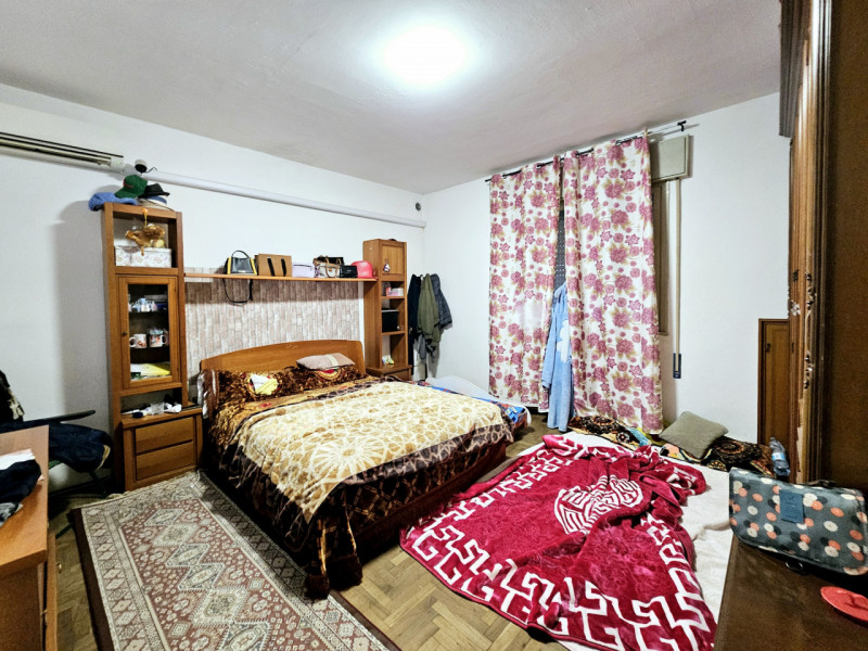 Proponiamo in vendita in centro a Ospedaletto Euganeo, compendio immobiliare composto da abitazio...