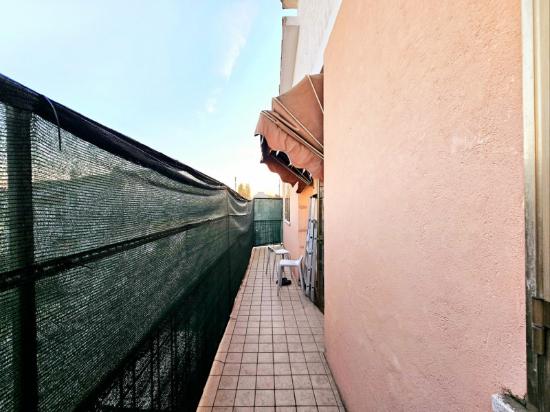 Proponiamo in vendita in centro a Ospedaletto Euganeo, compendio immobiliare composto da abitazio...