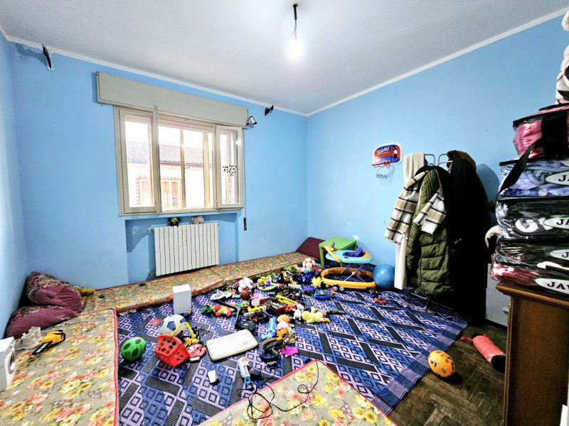 Proponiamo in vendita in centro a Ospedaletto Euganeo, compendio immobiliare composto da abitazio...