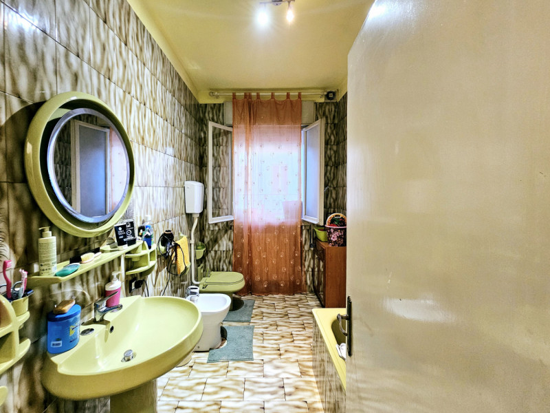 Proponiamo in vendita in centro a Ospedaletto Euganeo, compendio immobiliare composto da abitazio...