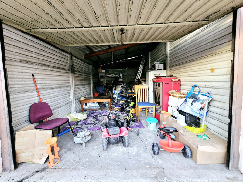 Proponiamo in vendita in centro a Ospedaletto Euganeo, compendio immobiliare composto da abitazio...