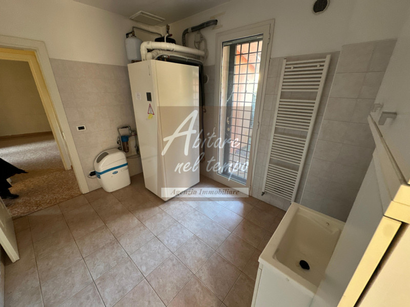 PADOVA (PD) - ZONA ARCELLA

Proponiamo in vendita un'elegante villa monofamiliare contemporanea, ...