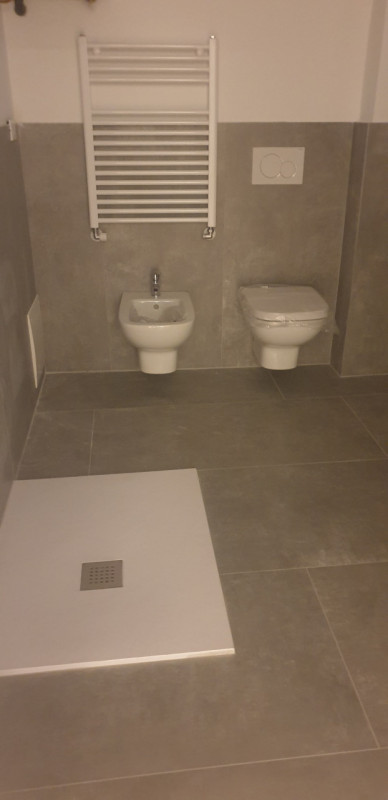 Ti proponiamo un elegante appartamento bilocale completamente arredato, situato in una posizione ...