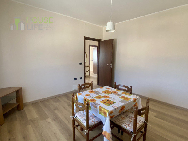 PIOVENE ROCCHETTE: APPARTAMENTO TRICAMERE recentemente ristrutturato al secondo piano in contesto...