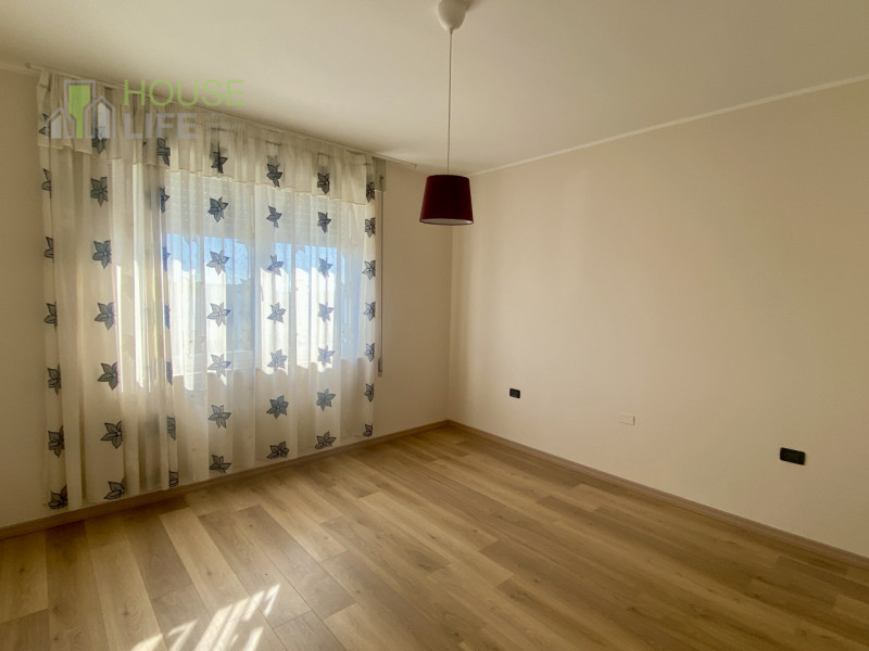 PIOVENE ROCCHETTE: APPARTAMENTO TRICAMERE recentemente ristrutturato al secondo piano in contesto...